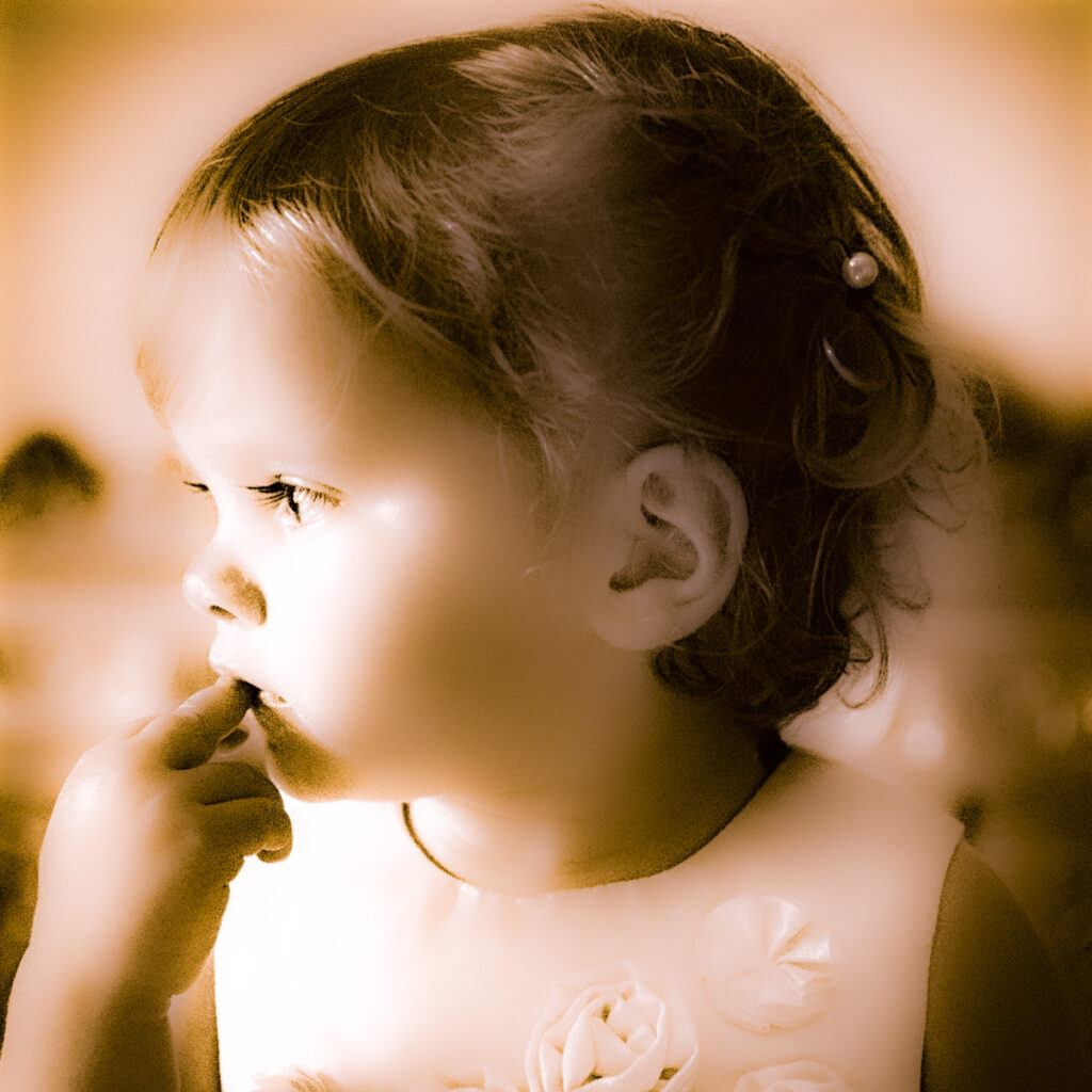 Clara, en pleine réflexion