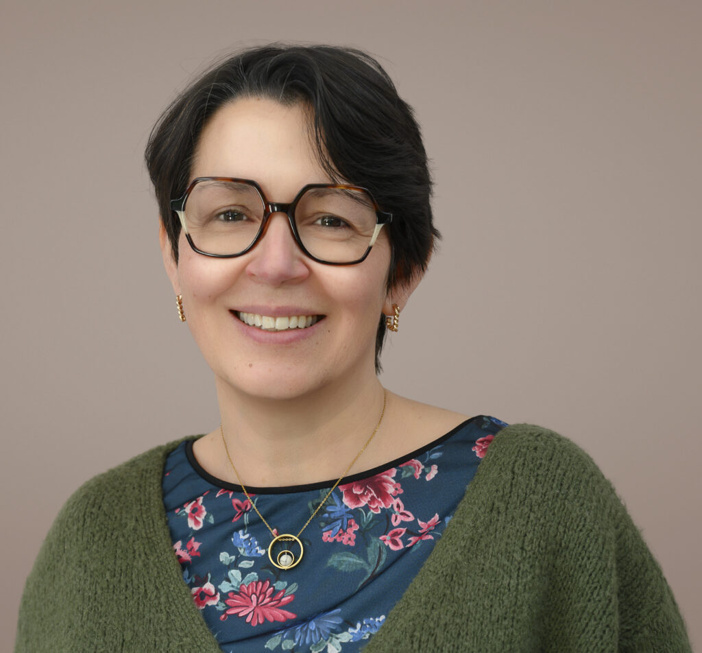 Laëetitia, femme enseignante. bilirit-photographie