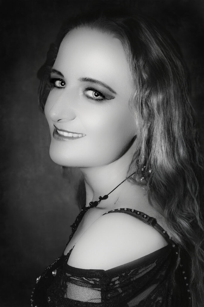 Laurence, charmante danseuse orientale. Douceur et gentillesse, bilirit-photographie