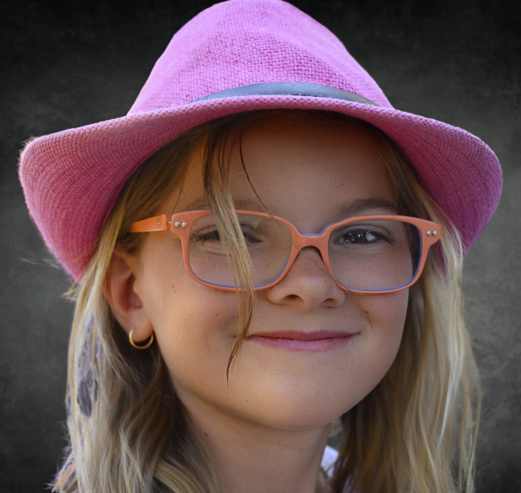 Clara, fille décontractée résidant à Nantes. très indépendante. bilirit-photographie