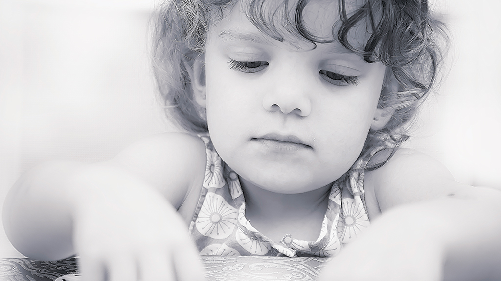 Sarah, joueuse d'échecs dès son plus jeune âge