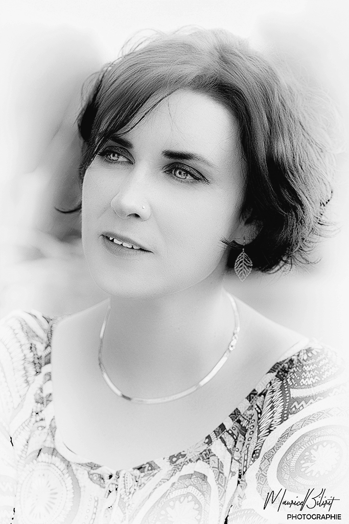 Estelle, reine de Motreff. Belle femme mâture. bilirit-photographie.fr